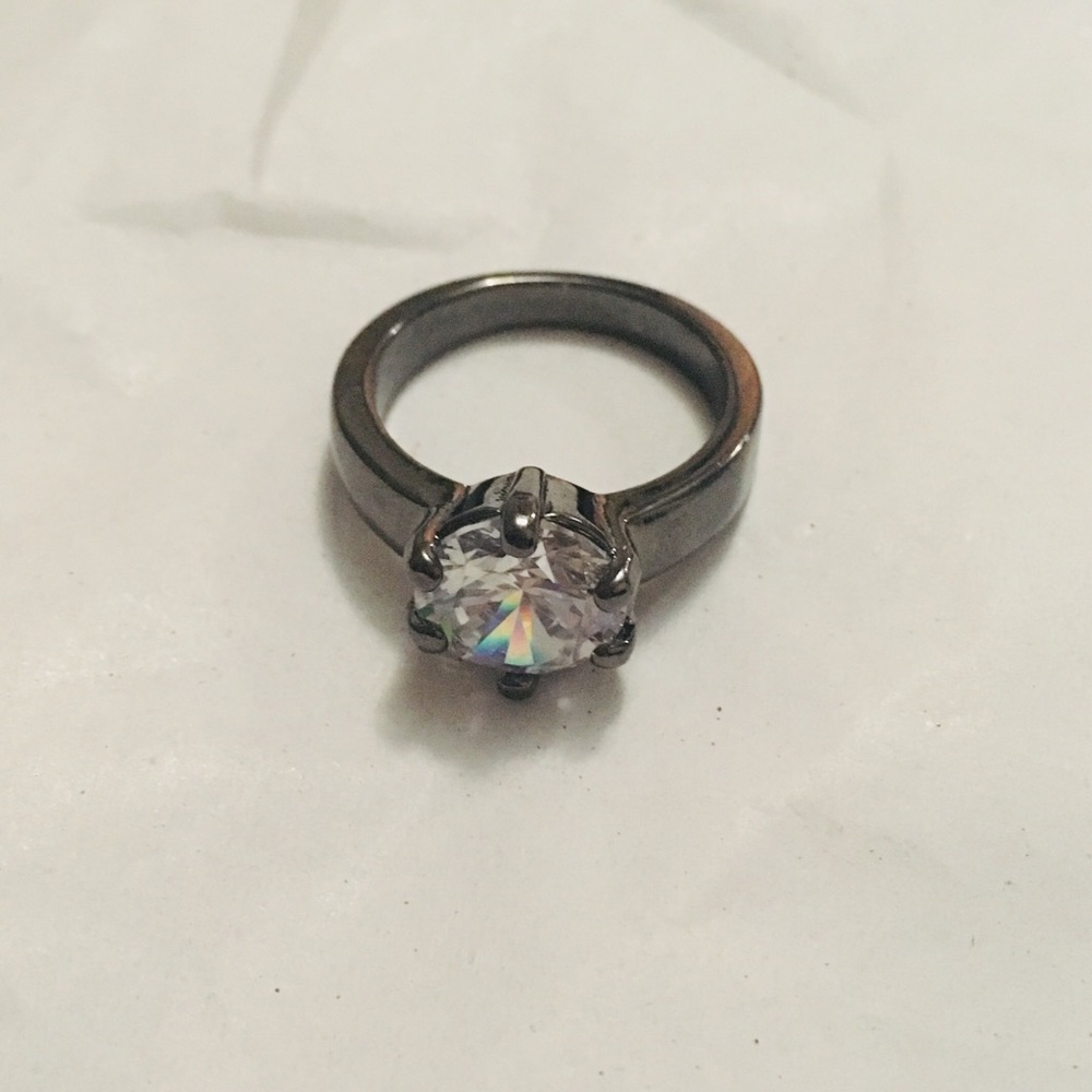 2ct vvs1 moissanite ring sz. 5.5 black gold filled
